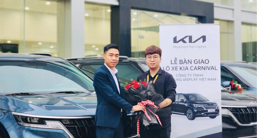 THACO AUTO Bac Ninh - Tu Son branch hands over 10 Kia Carnival cars